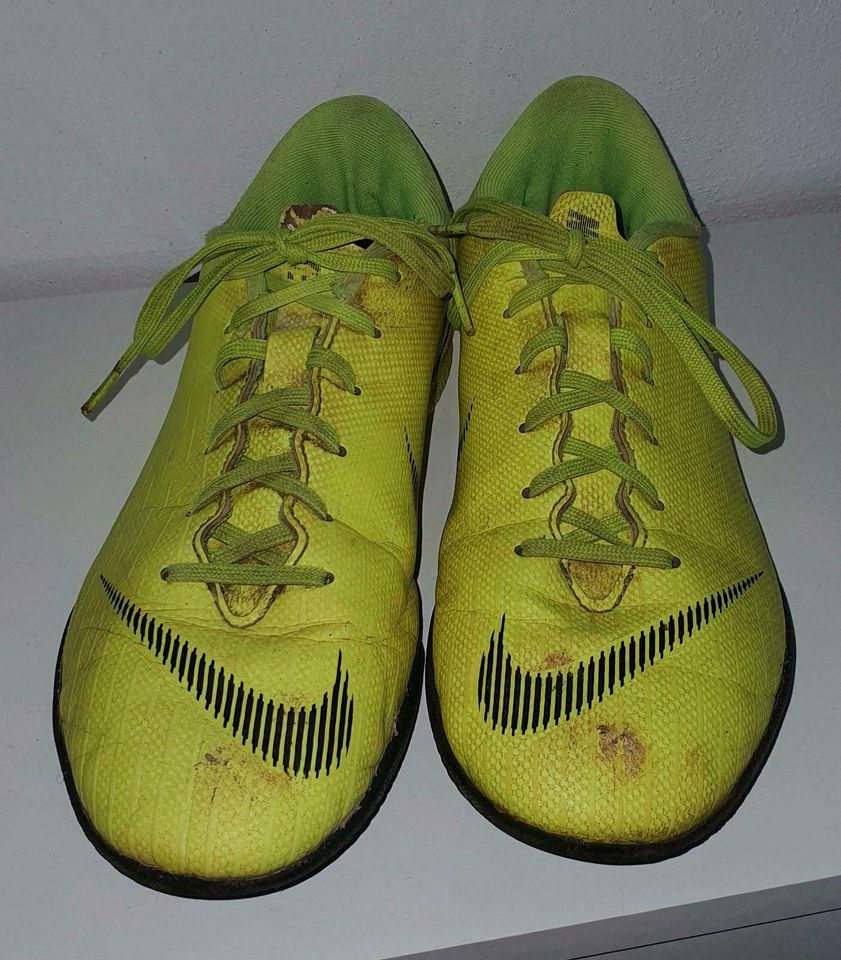 Nike Mercurial Hallenschuhe Sportschuhe Fußballschuhe Größe 37,5 in Freiberg am Neckar