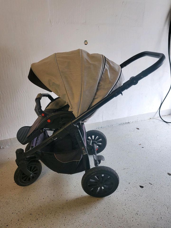 Toller Kinderwagen von Jedo - 2 in 1 Kombi + Zubehör in Wolfenbüttel