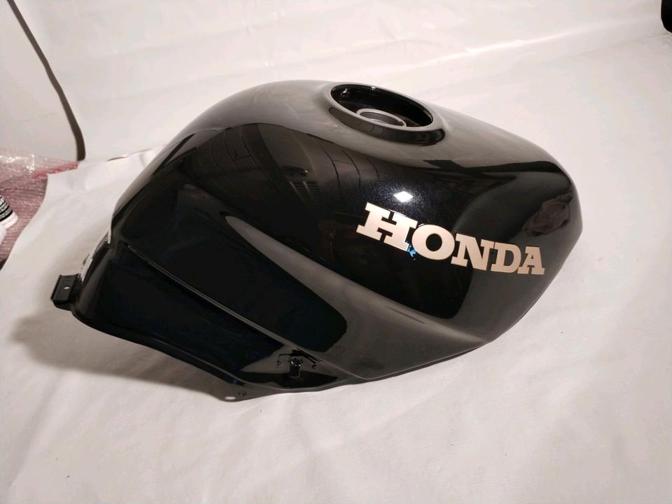 Honda VFR 750F RC 36 Tank Neu in Frankfurt am Main