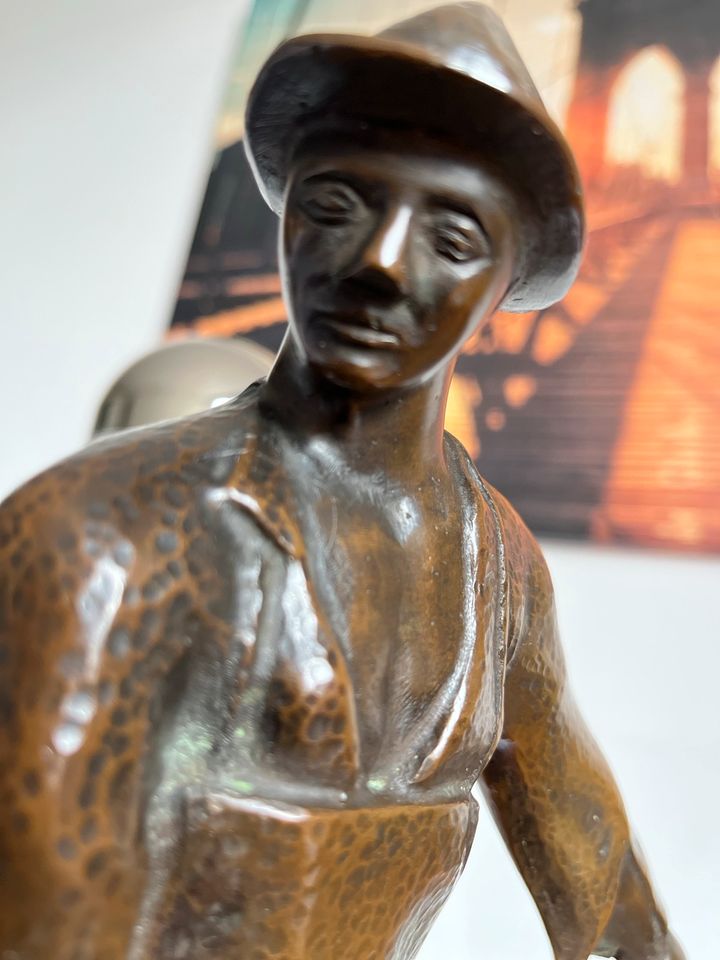 Bronzefigur „Der Gießer“ in Mülheim (Ruhr)