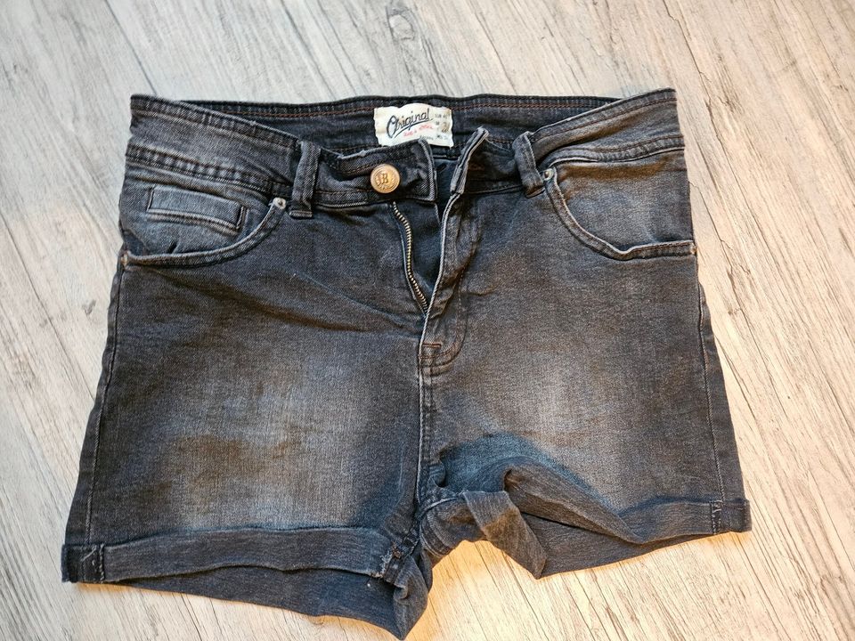 Jeans Shorts schwarz 40 Bershka in Essen