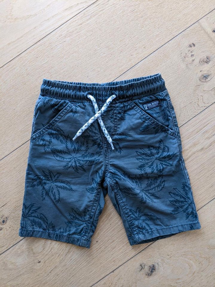 Shorts/ kurze Hose für Jungen in Gr. 104 in Neukirchen-Vluyn