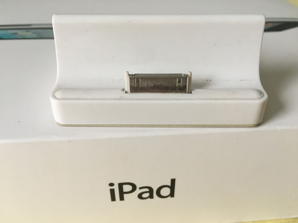 Apple iPad/iPhone Docking Station in Berlin