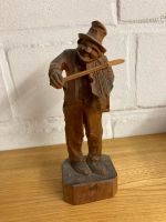 Geschnitzte Holzfigur Figur Geigenspieler Mann Musiker Holz Deko Nordrhein-Westfalen - Meerbusch Vorschau