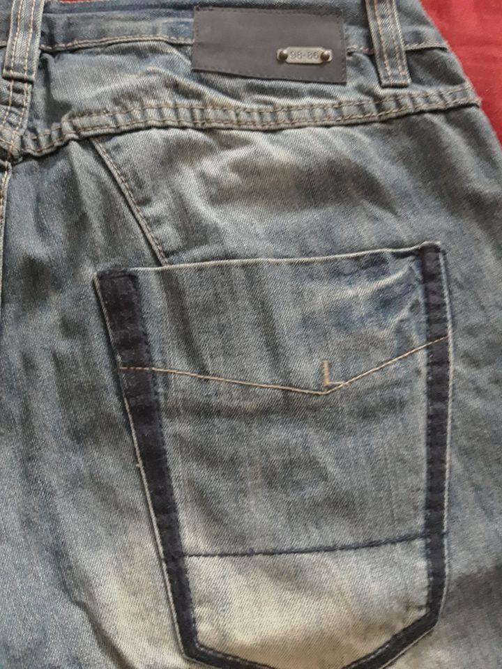 Individuelle kurze Jeans Shorts der Marke 98-86 Größe 34 in Feldkirchen