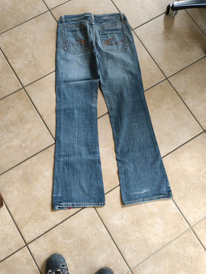 Trendige EDC Jeans  Boot Cut Gr 36 in Engelskirchen