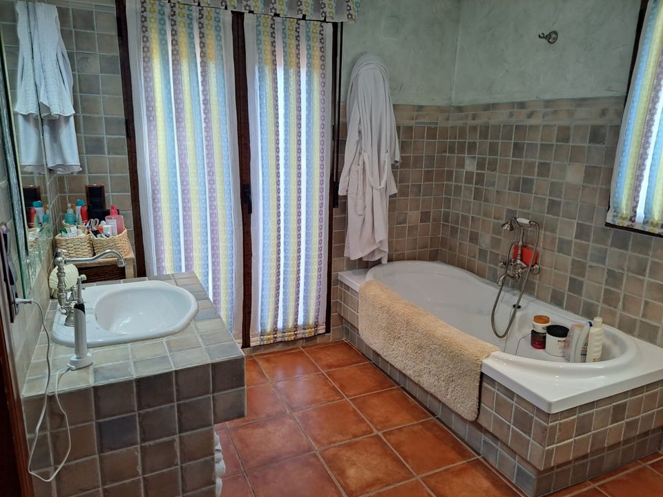 Luxuriöses Landhaus in Salinas (Alicante) mit 3 Wohnzimmern und 6 Schlafzimmern, Pool mit Jacuzzi, Tennisplatz und Garage, nur 40 Minuten vom Strand, Costa Blanca / Spanien in Oyten