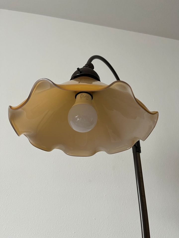 Antike Lampe Stehlampe Messing Glasschirm Vintage Jugendstil in Kirchheim bei München