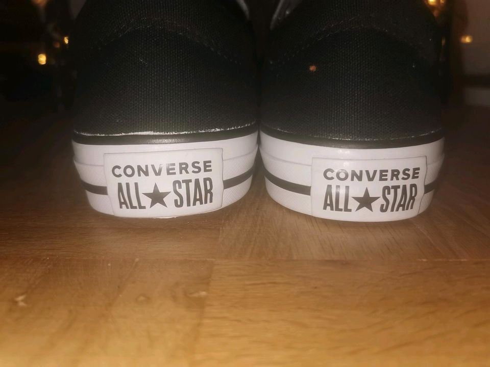 NEUE CONVERSE ALL STAR CHUCKS GR. 40 in Essen