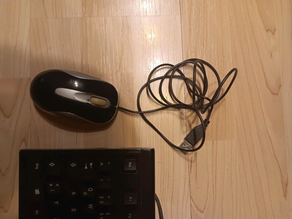 Tastatur mit Maus, gebraucht in Rosengarten