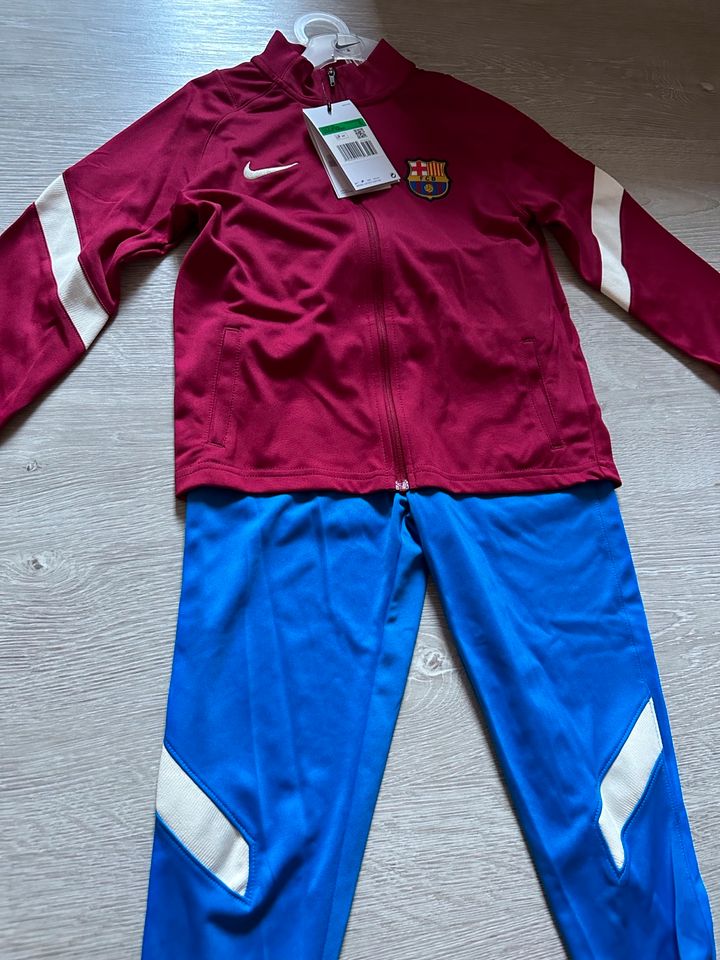 Barcelona Nike Kinder Anzug (Gr:. 122-128) in Berlin