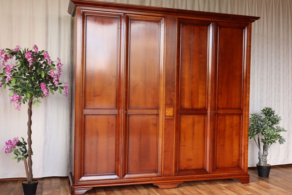 Nr.1912a Grande Arredo Kleiderschrank Kirschbaum Vollholz in Wiesbaum