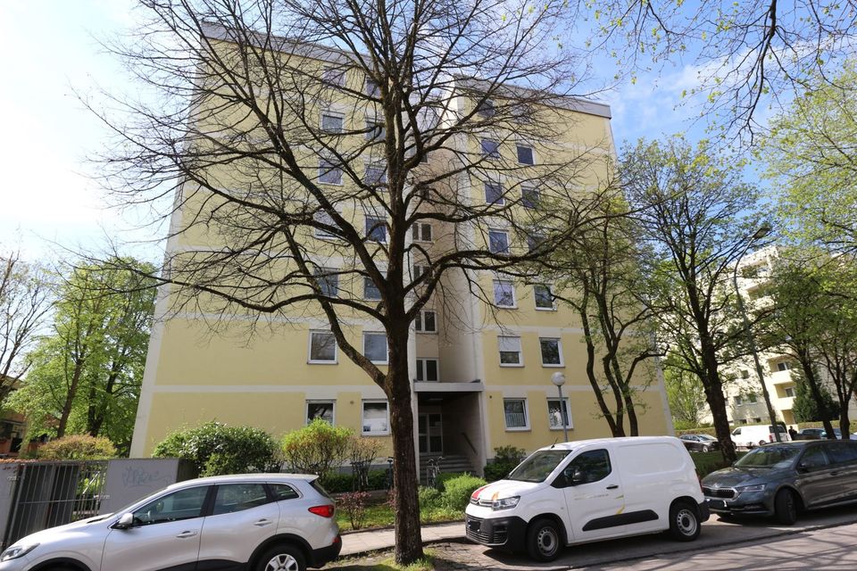 ERSTBEZUG nach Renovierung - 2-Zimmer Wohnung in zentraler Lage mit großzügiger Raumaufteilung in Ismaning