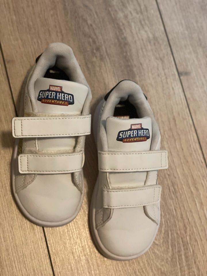 Adidas Marvel Gr. 25 Kinderschuhe in Düsseldorf