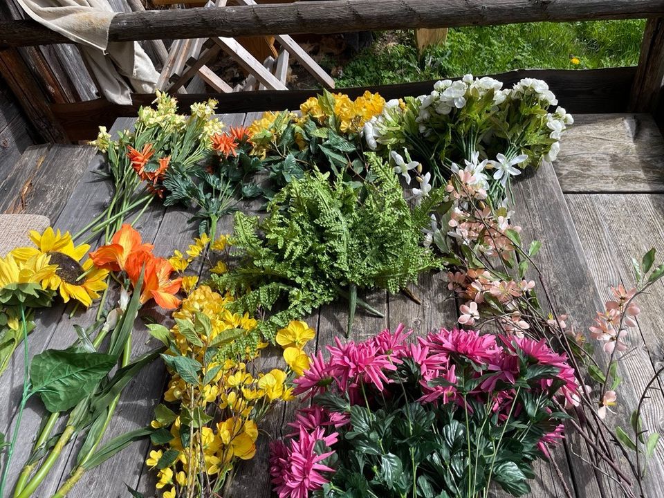 Deko Blumen Kunstblumen Einzeln oder Alle in Staudach-Egerndach
