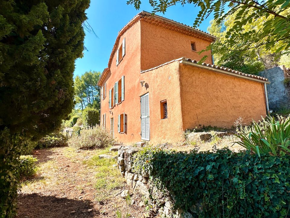 Idyllisches Feriendomizil mit atemberaubendem Ausblick in Draguignan in Saarbrücken