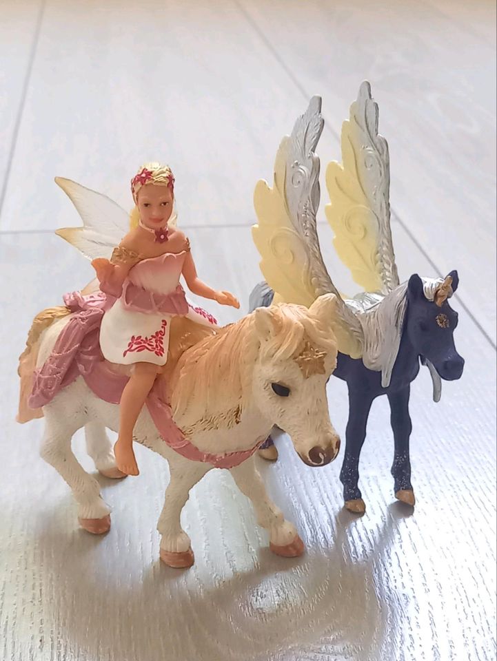 Schleich Fee Elfe auf Pferd + Pegasus in Chemnitz