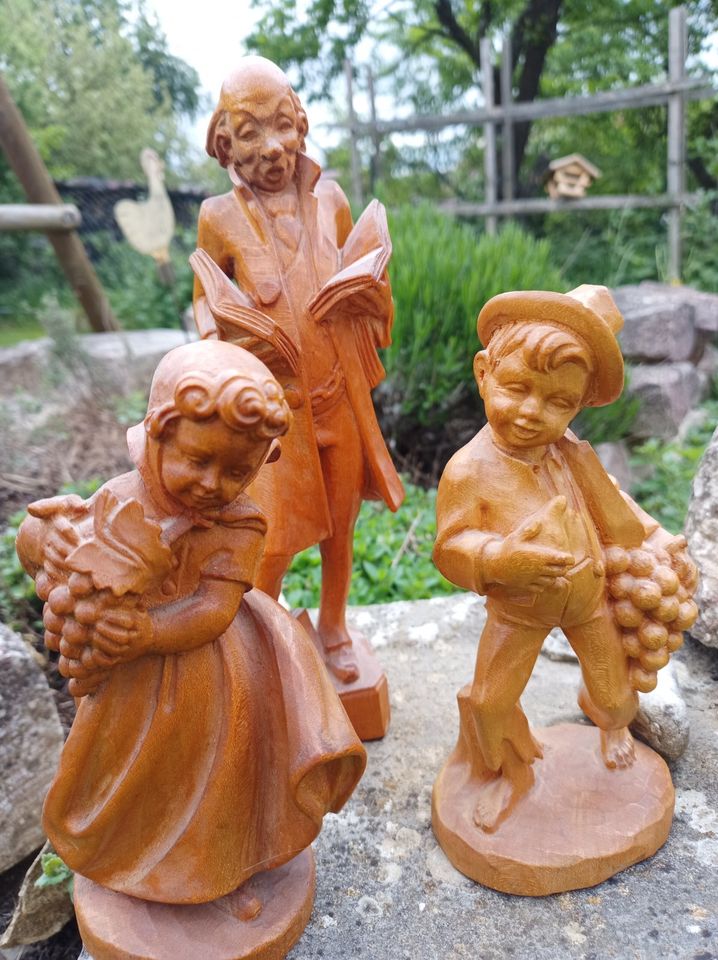 Südtiroler Holzfiguren handgeschnitzt in Weißenburg in Bayern