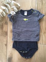 Baby Body mit T-Shirt Hai dunkelblau Topomini 68 Niedersachsen - Uelzen Vorschau
