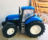 Bruder Traktor NEU blau groß Düsseldorf - Oberkassel Vorschau