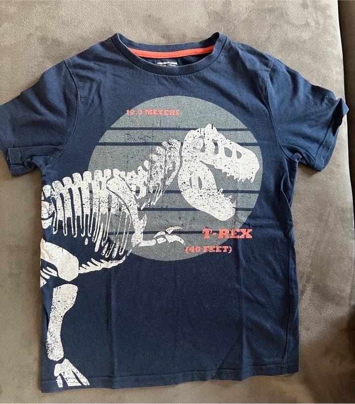 T-Shirt 140 von Verbaudet dunkelblau mit Dinoskelett in Kronau