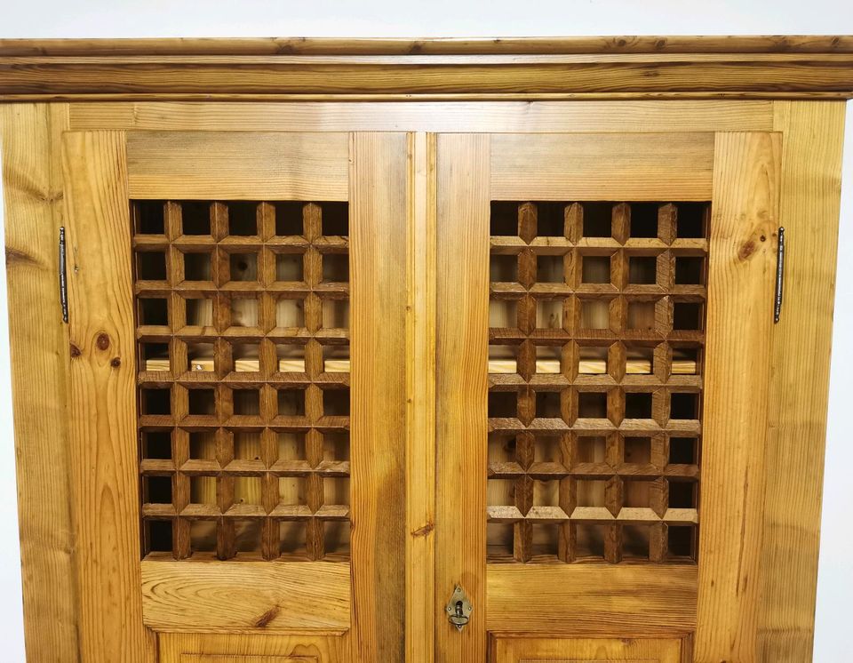 Barock Gitterschrank Fichte / Brotschrank Antik in Ehringshausen