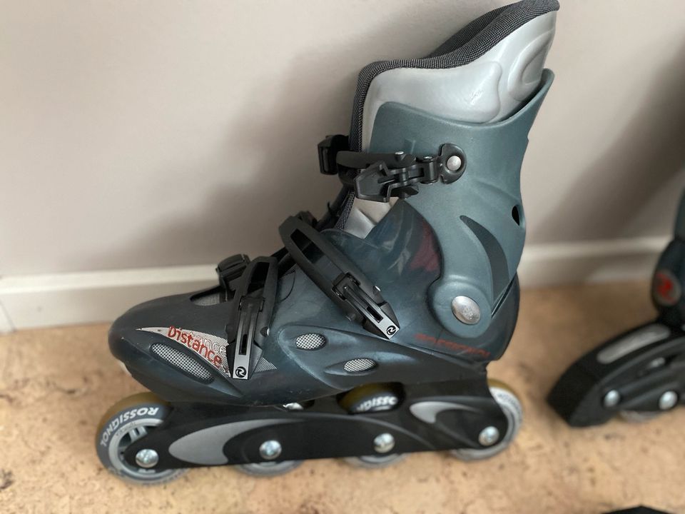 Inline Skates Gr. 40 inkl. Schutzausrüstung in Bad Berleburg