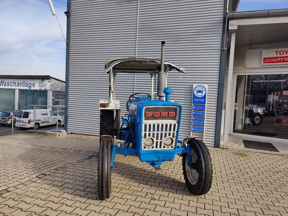 Ford 2000 S Traktor Oldtimer in Hagelstadt