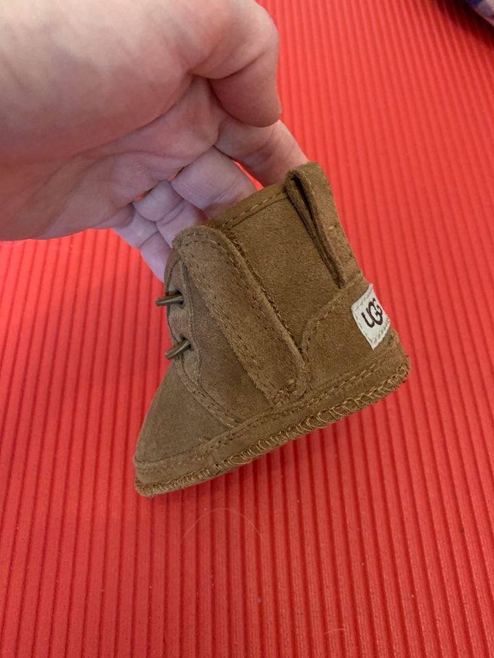 Ugg babystiefel gr 16 in Heimbach