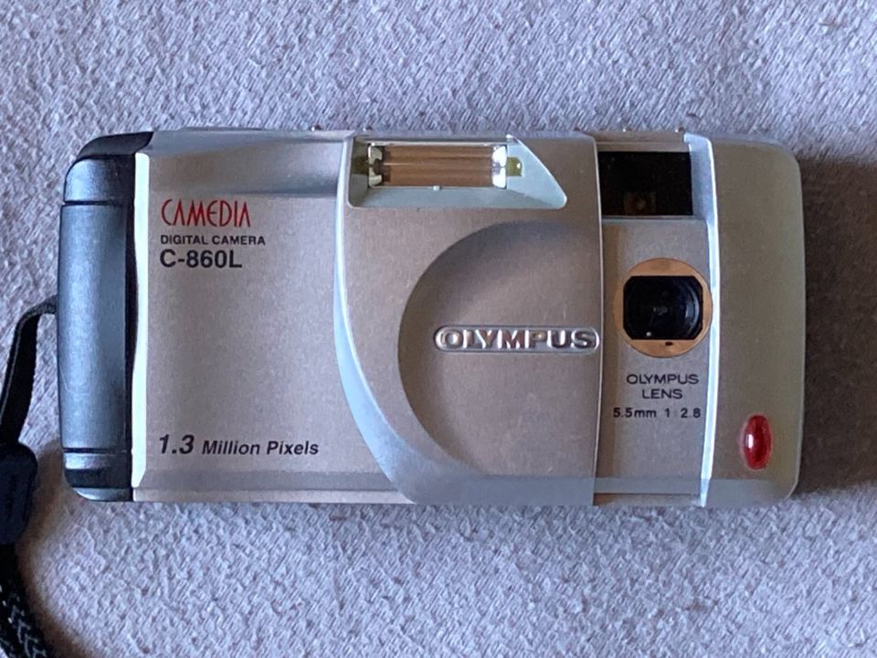 Olympus Camedia C-860L, digit. point to shoot cam. Works perfect in Berlin