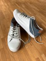 Weiß-blaue Sneaker Bayern - Haßfurt Vorschau