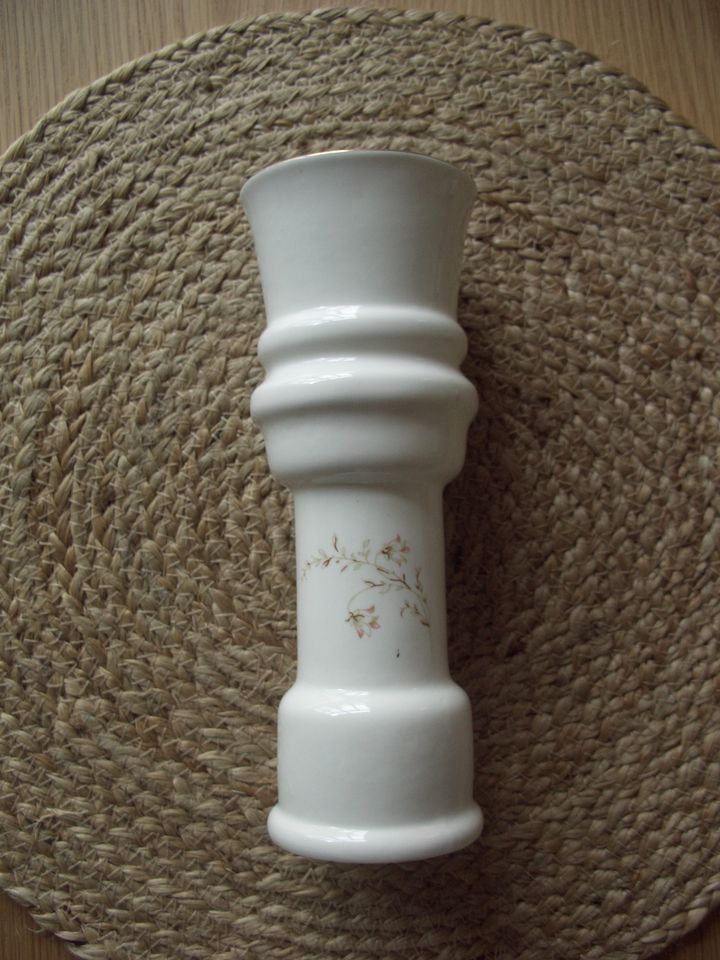 Vase H19cm x ø7cm Porzellan Gefäß Blumenvase Weiß Blumen in Dresden