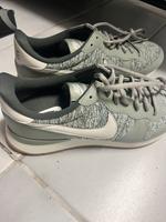 Nike Schuhe in 43 - ungetragen Hessen - Eschborn Vorschau