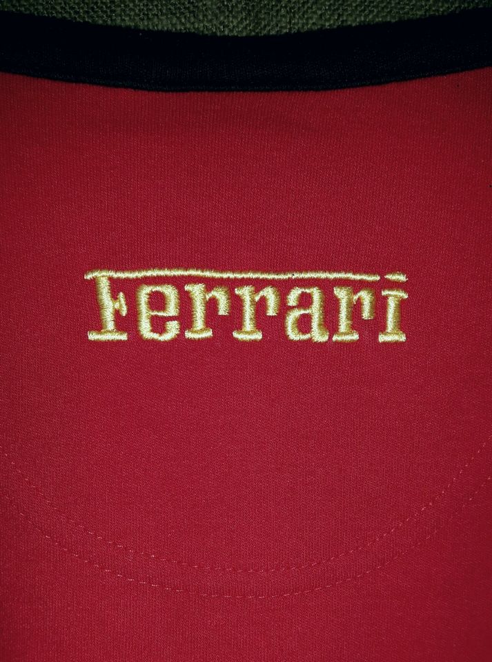 Original FERRARI T-Shirt 01512327 V-Ausschnitt Gr 3 Rot NEUWERTIG in Bruckmühl