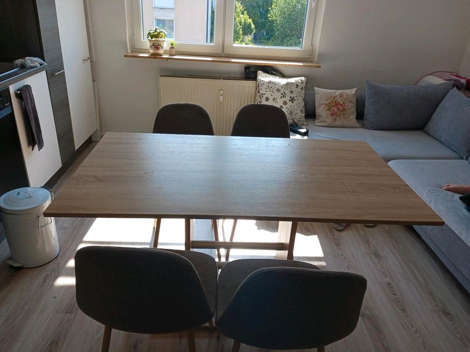Tisch und Stühle in Hagen