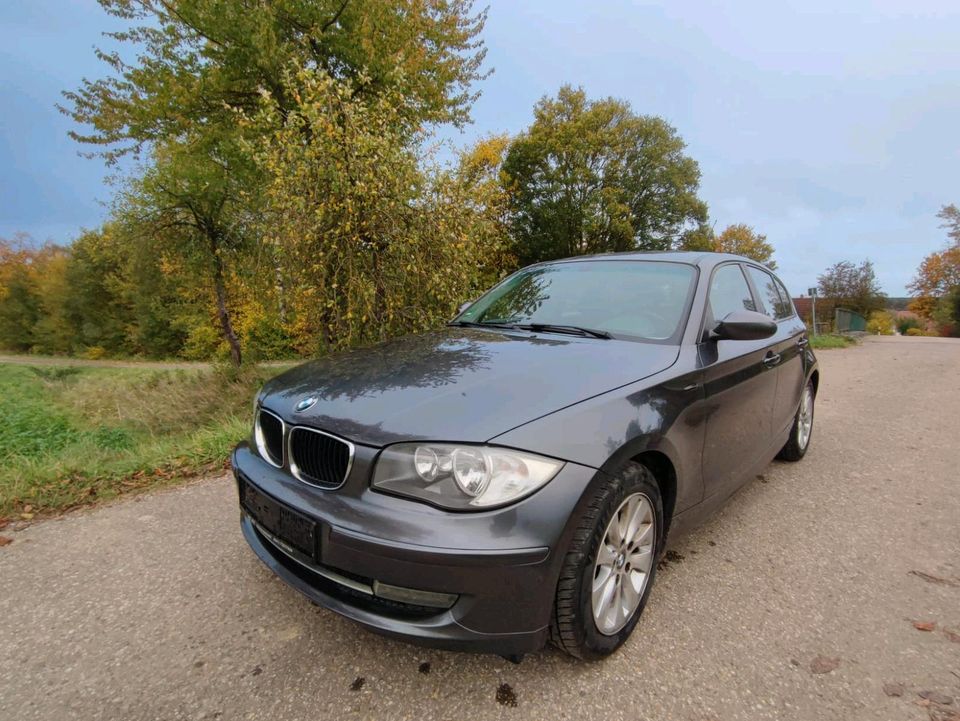 1 er BMW 116 TÜV u. Steuerkette neu. Bj. 2008 Benzin in Langquaid
