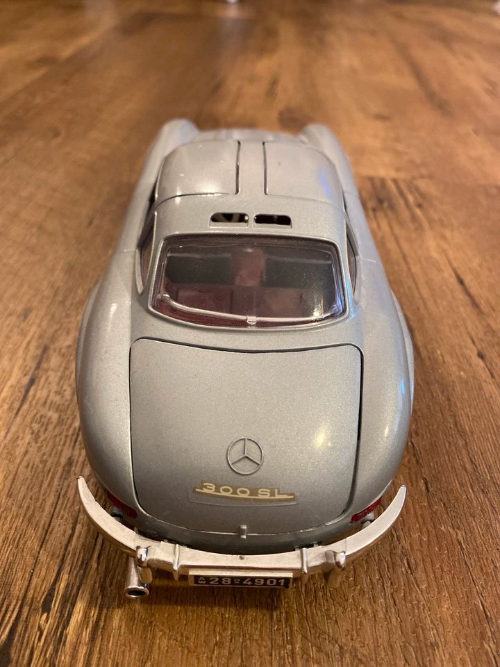 Mercedes 300 SL 1954 Burago Maßstab 1:18 Modellauto in Wolfsburg