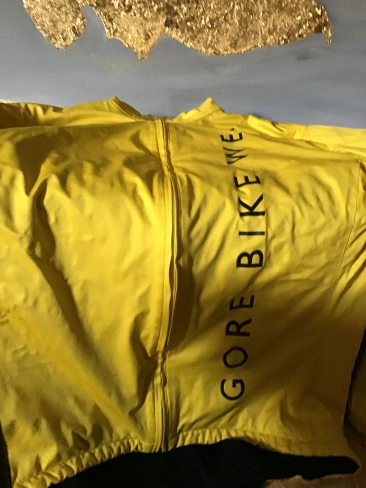 Gore Bike Jacke mit Fleece Futter Größe XL. in Leezdorf