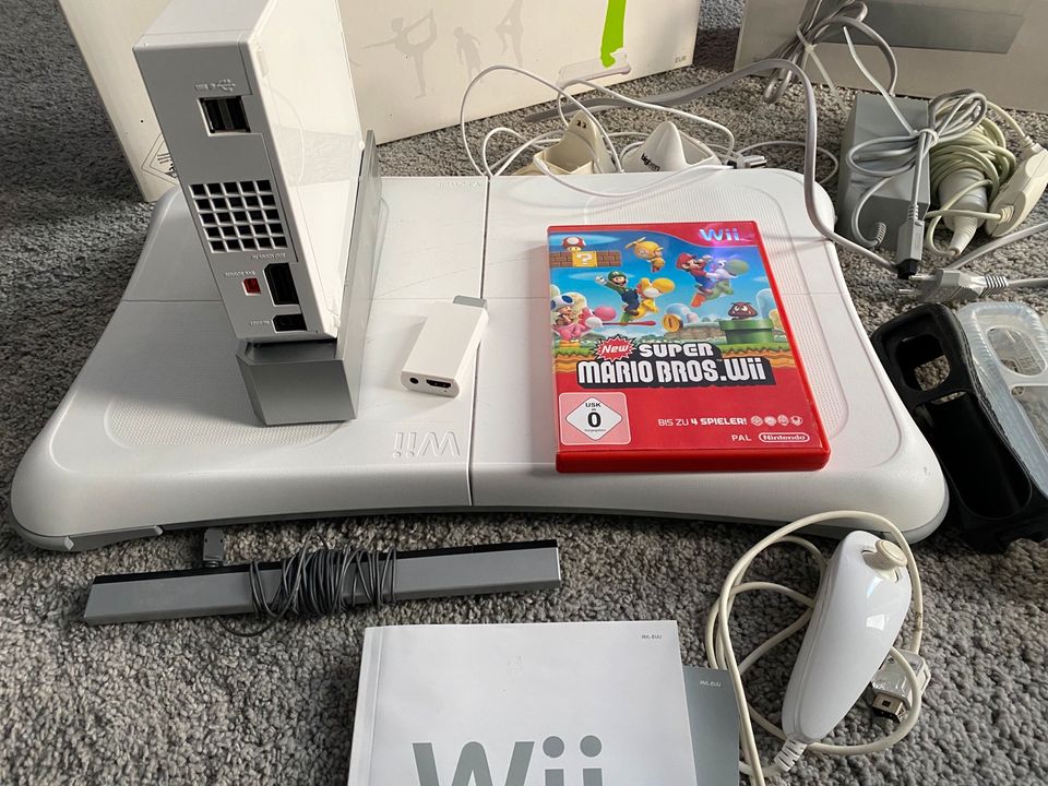 Wii Spielekonsole Wiikey mit Zubehör Umbau in Münsterdorf 