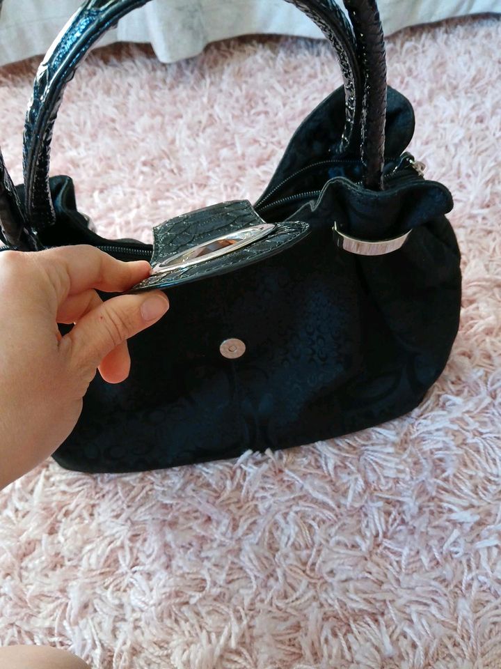 Damen Handtasche neu schwarz in Meldorf