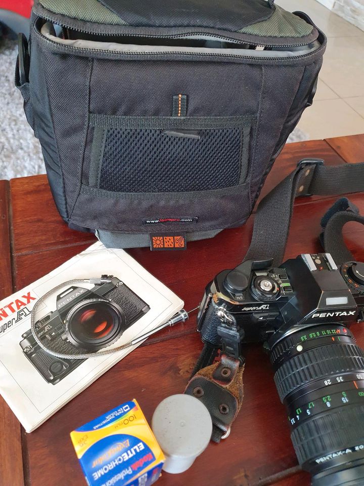 Pentax superA und Canon EOS500N Spiegelreflexkamera mit Zubehör in Sulz