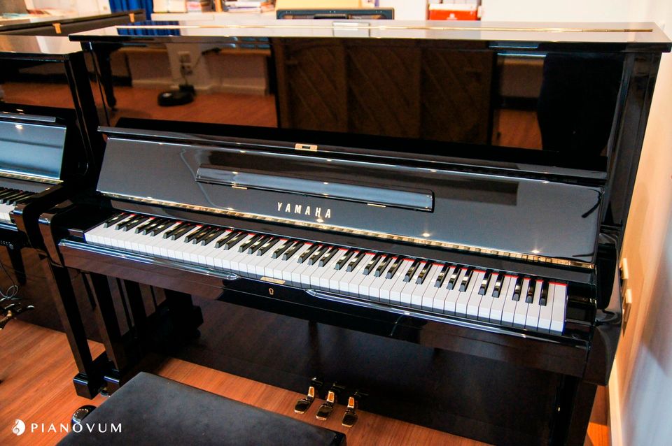 YAMAHA Klavier U1 121cm in Düsseldorf