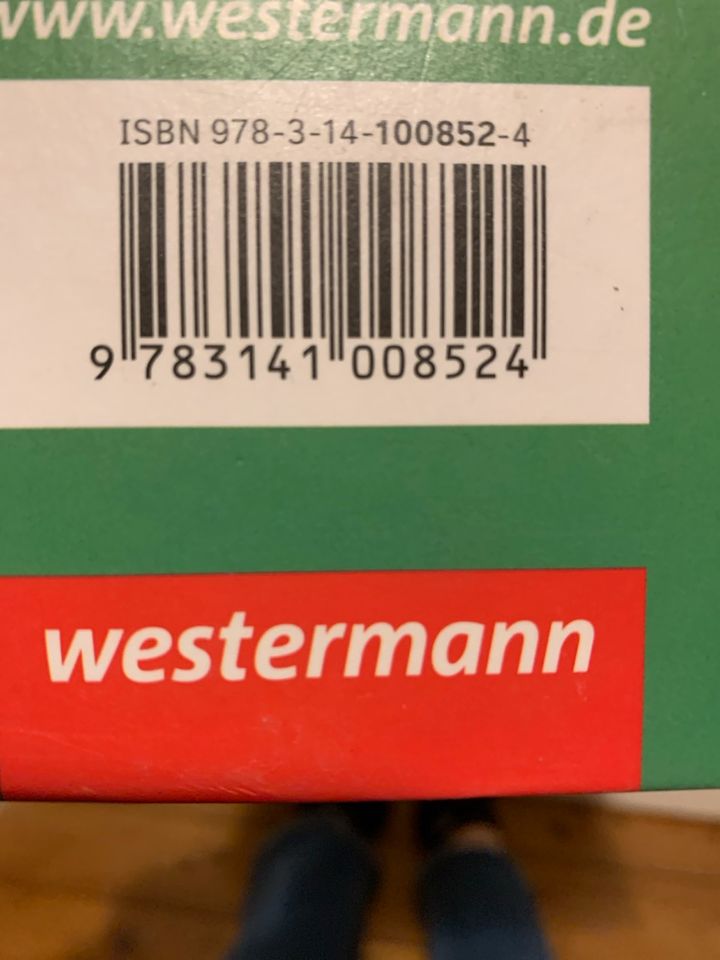 Diercke Weltatlas 2 vom westermann Verlag (ISBN 978-3-14-100852-4 in Karlsruhe