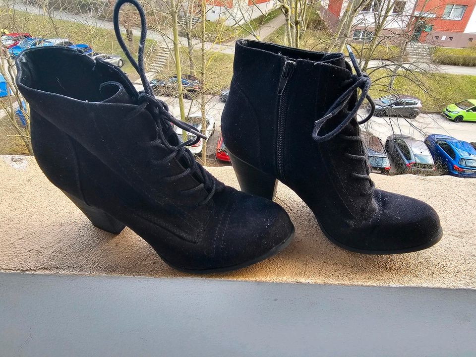 Absatzschuhe / Stiefeletten in Zwickau