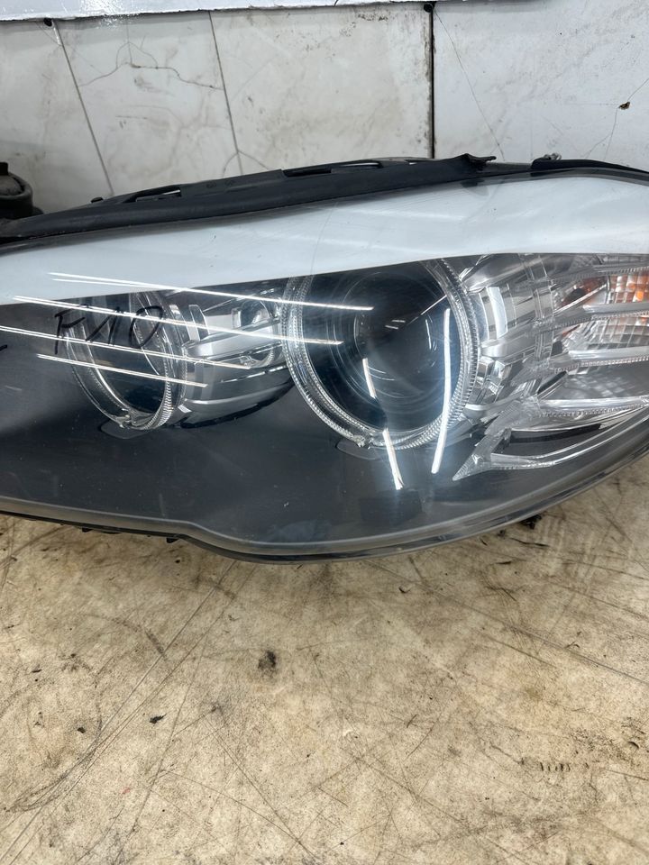 Scheinwerfer vorne rechts links LED Halogen BMW 5er F10 1LL010131 in Remscheid