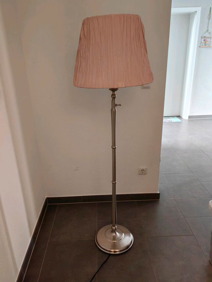 Schirmlampe Stehlampe Lampe dimmbar in Wonsheim