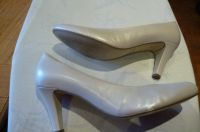 Gabor Pumps -  Perlmutt weiß - Größe 40 - UK 6,5 - US 9 Dortmund - Lütgendortmund Vorschau