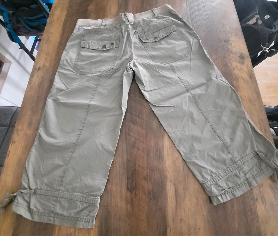 Vero Moda Cargo-Capri-Bermuda-Sommerhose Gr. 38 in Zirndorf