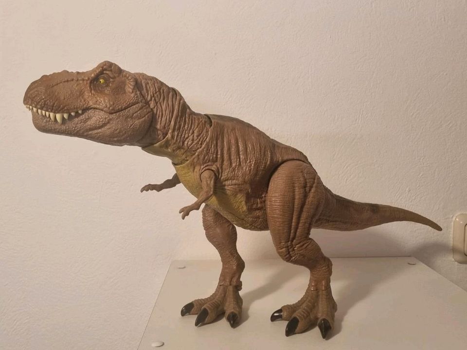 Jurassic World Tyrannosaurus Rex T-Rex Mattel Spielzeug ab 4 in Hamburg