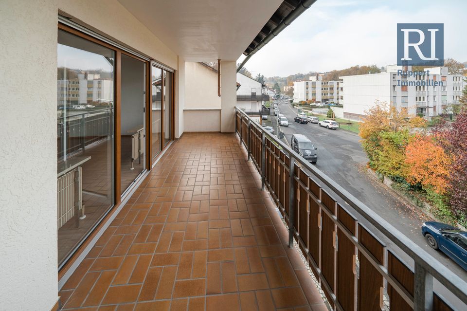 Schöne 1-Zimmerwohnung mit großem Balkon und EBK in Würzburg